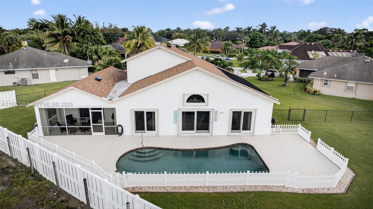 112 Camelot Ct , Royal Palm Beach, FL 33411 Photo