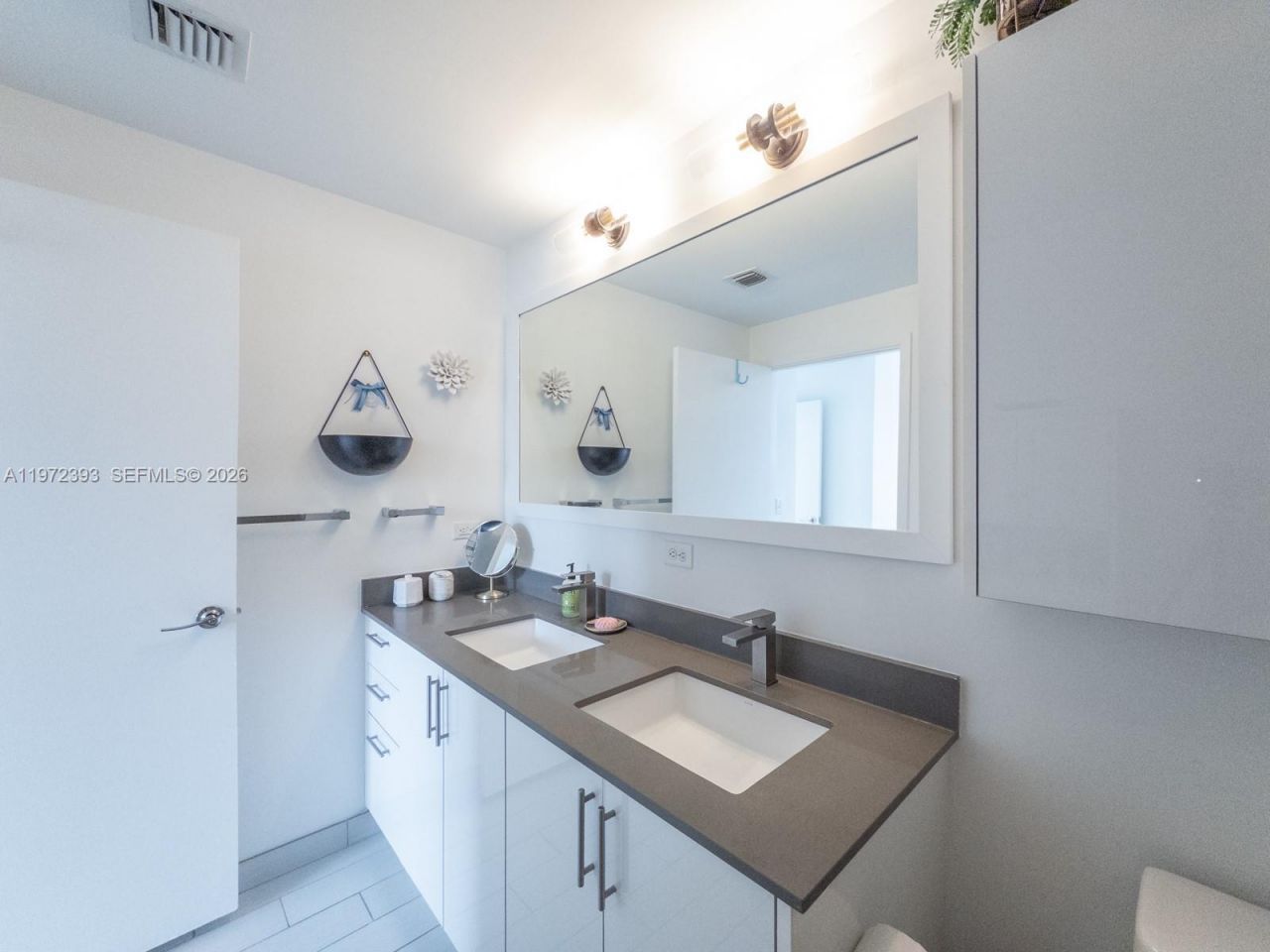 999 SW 1st Ave, Unit 3204, Miami, FL 33130 Photo