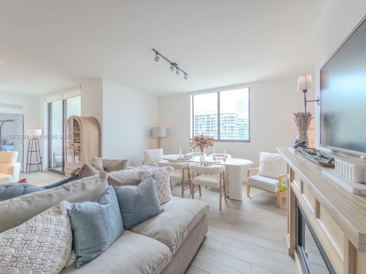 999 SW 1st Ave, Unit 3204, Miami, FL 33130 Photo