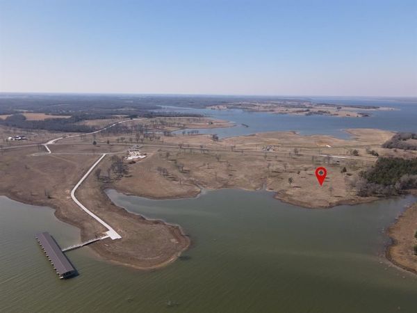 552 Lakeshore Lane , Windom, TX 75492