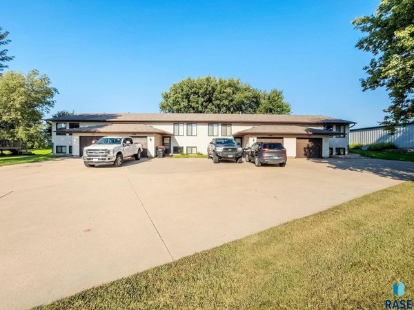 1505 E Cedar Cir, Brandon, SD 57005