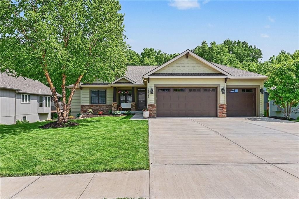 18301 Belinda Drive, Smithville, MO 64089 Main Photo