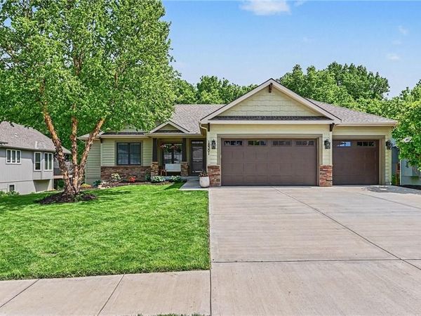18301 Belinda Drive, Smithville, MO 64089