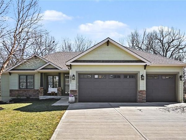 18301 Belinda Drive, Smithville, MO 64089
