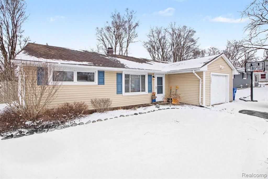 5380 Pontiac Lake Road, Waterford Township, MI 48327 Main Photo