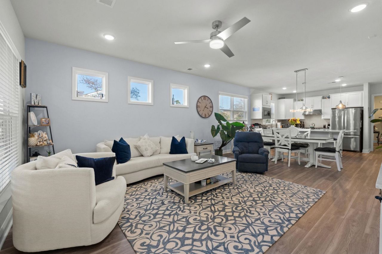 6041 Campanella St. Photo 10