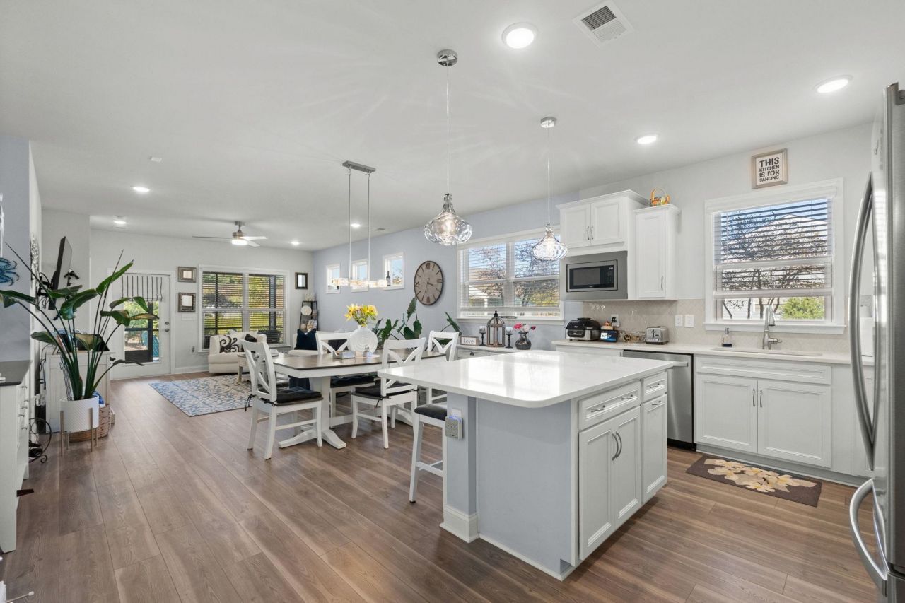 6041 Campanella St. Photo 5