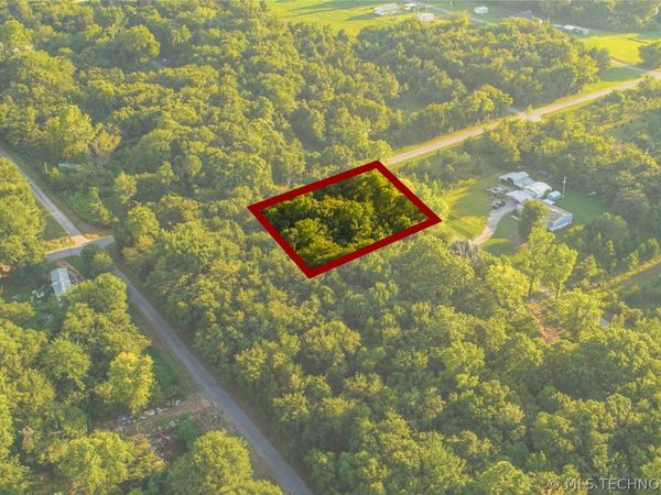 2 S B Street , Canadian, OK 74501