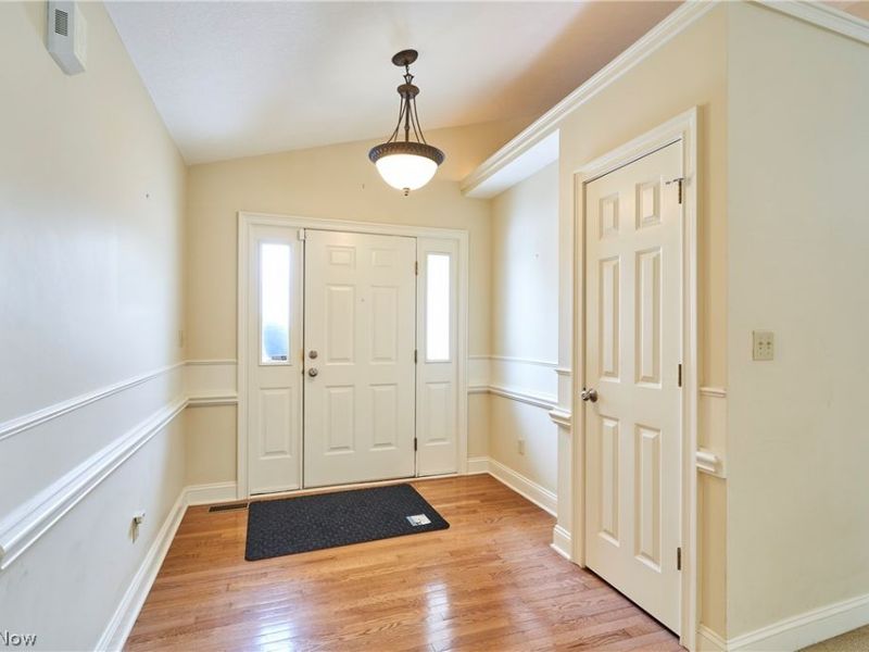 2729 Ariels Way, Akron, OH 44312 Photo 2