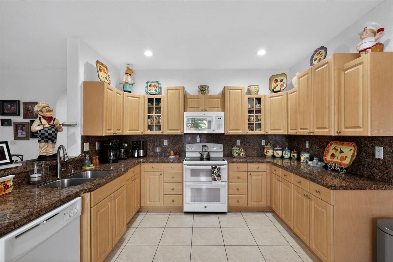 16613 NW 77th Path, Miami Lakes, FL 33016 Photo