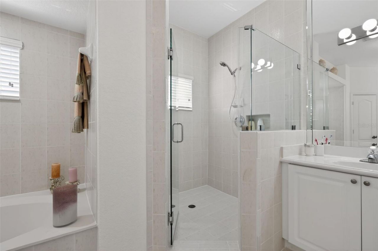 16613 NW 77th Path, Miami Lakes, FL 33016 Photo