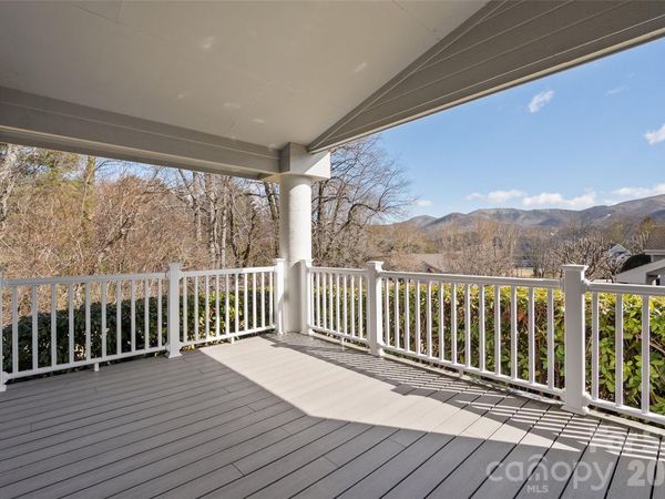 100 Meadowind Court , Waynesville, NC 28786