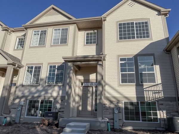 255 Regency Court, Unit D, Wauconda, IL 60084