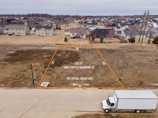 1906 E 59TH Court , Davenport, IA 52807