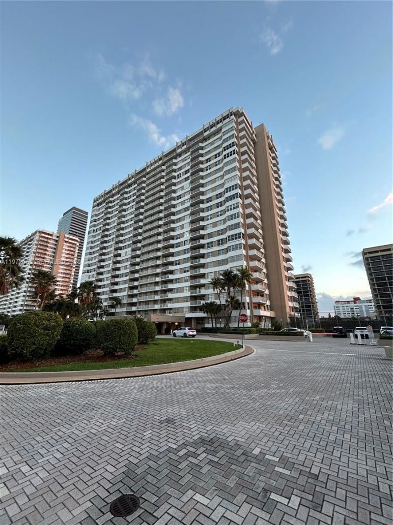 1985 S Ocean Dr , Unit 20L, Hallandale Beach, FL 33009 Photo