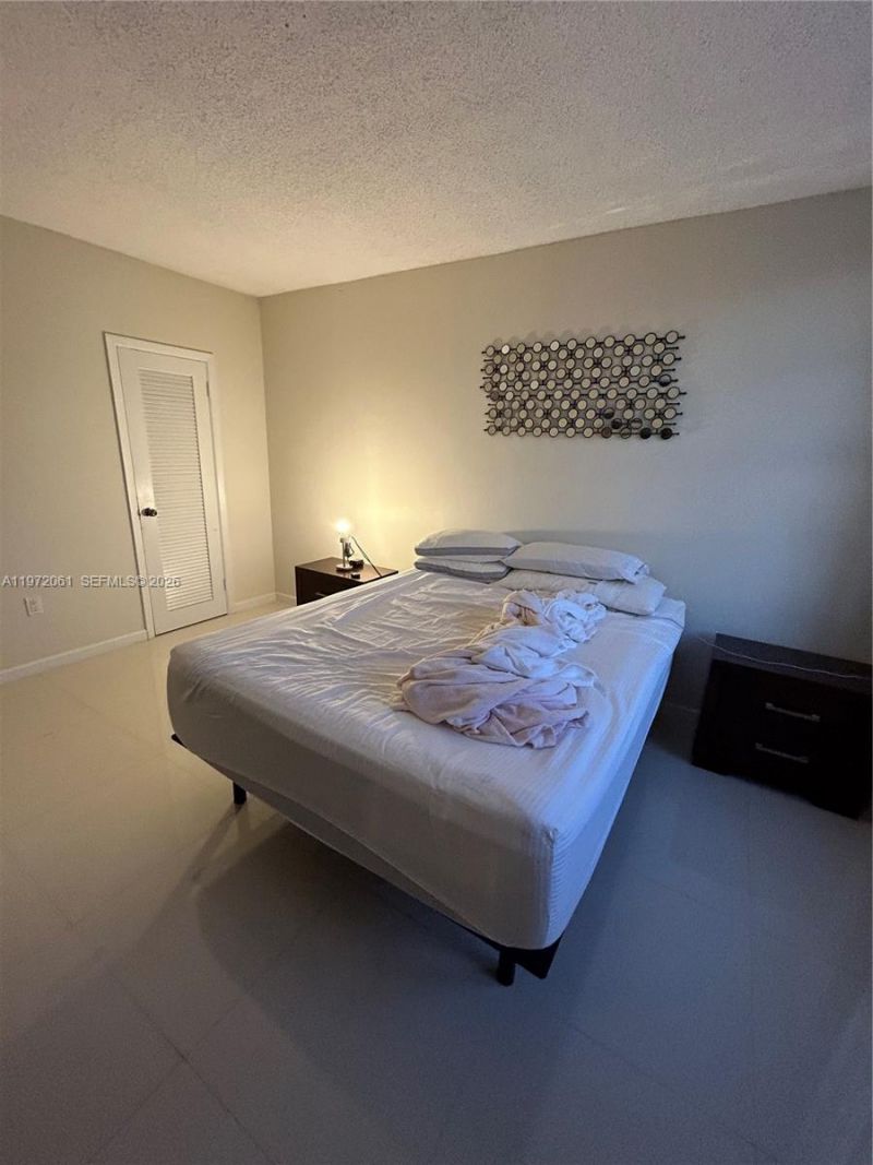 1985 S Ocean Dr , Unit 20L, Hallandale Beach, FL 33009 Photo