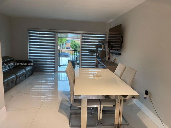40 NW 87th Ave , Unit D211, Miami, FL 33172