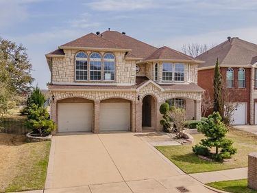 5786 Walnut Creek Drive, Fort Worth, TX 76137