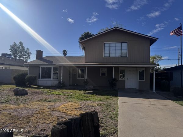 2323 E MITCHELL Drive, Phoenix, AZ 85016