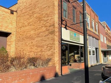 136 S Broadway, Wells, MN 56097