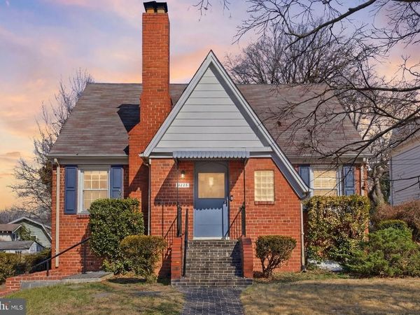 3225 CHESTNUT STREET NE, WASHINGTON, DC 20018