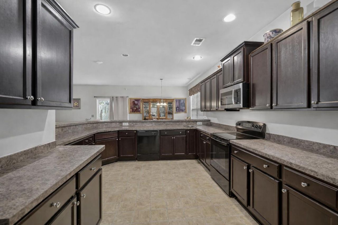 7580 High Maple Circle Photo 17