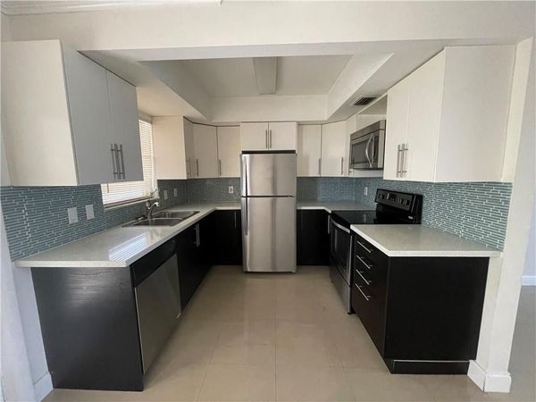 2451 LINCOLN ST, Unit 6, Hollywood, FL 33020