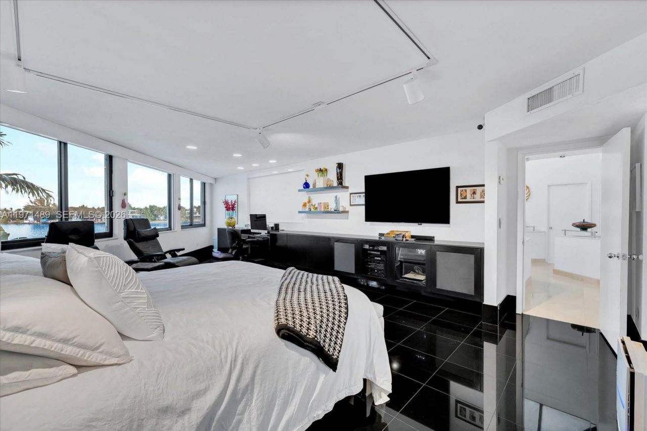 279 N Hibiscus Dr, Miami Beach, FL 33139 Photo