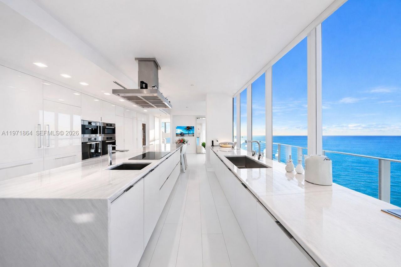19575 Collins Ave, Unit 30, Sunny Isles Beach, FL 33160 Photo