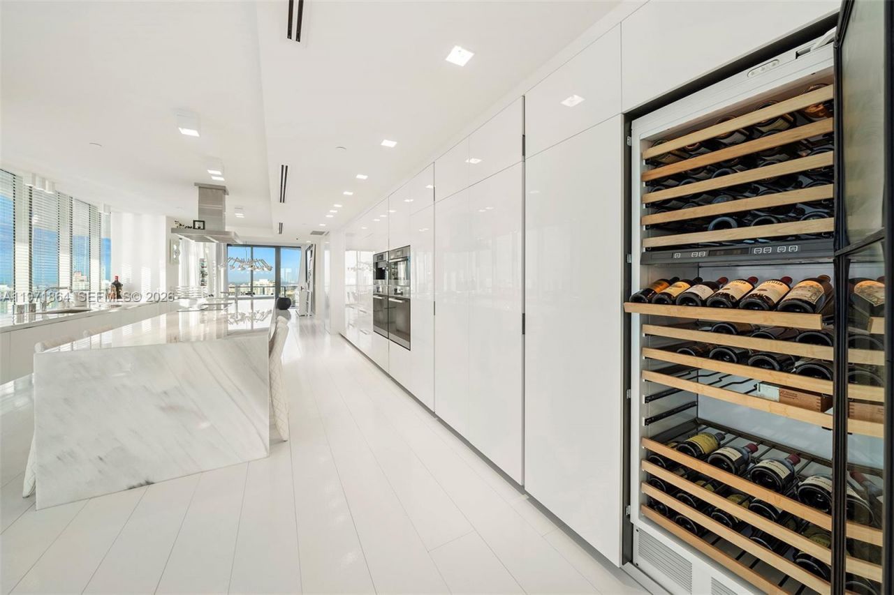 19575 Collins Ave, Unit 30, Sunny Isles Beach, FL 33160 Photo