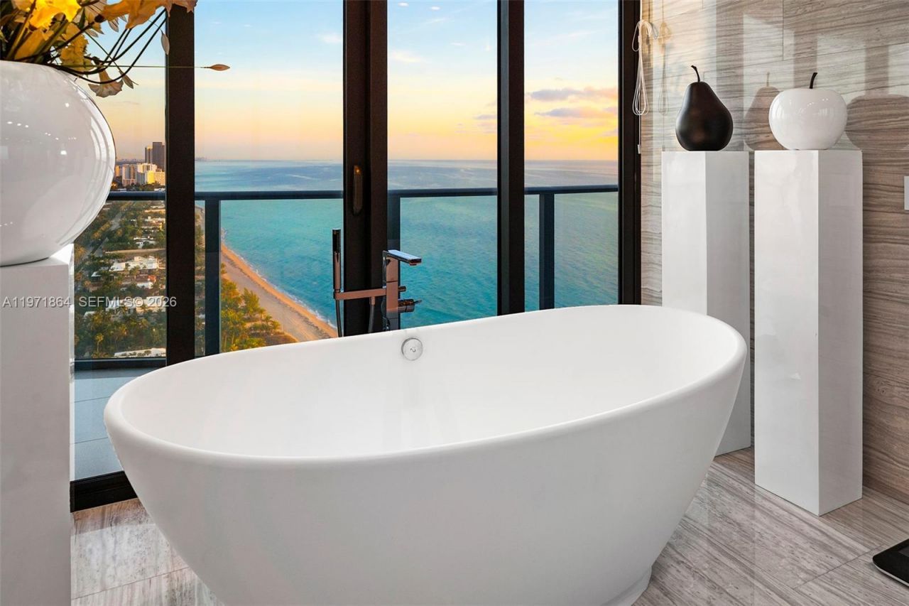 19575 Collins Ave , Unit 30, Sunny Isles Beach, FL 33160 Photo