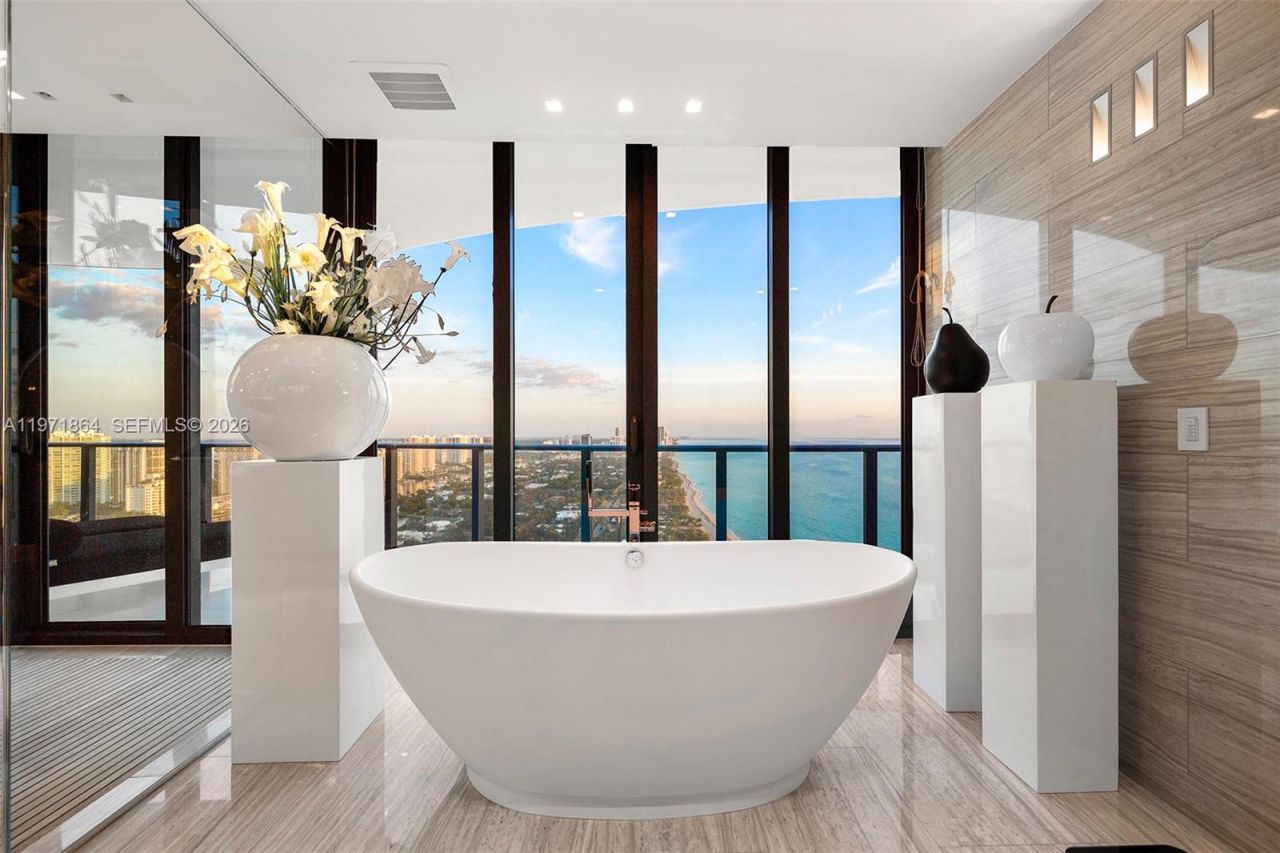 19575 Collins Ave , Unit 30, Sunny Isles Beach, FL 33160 Photo