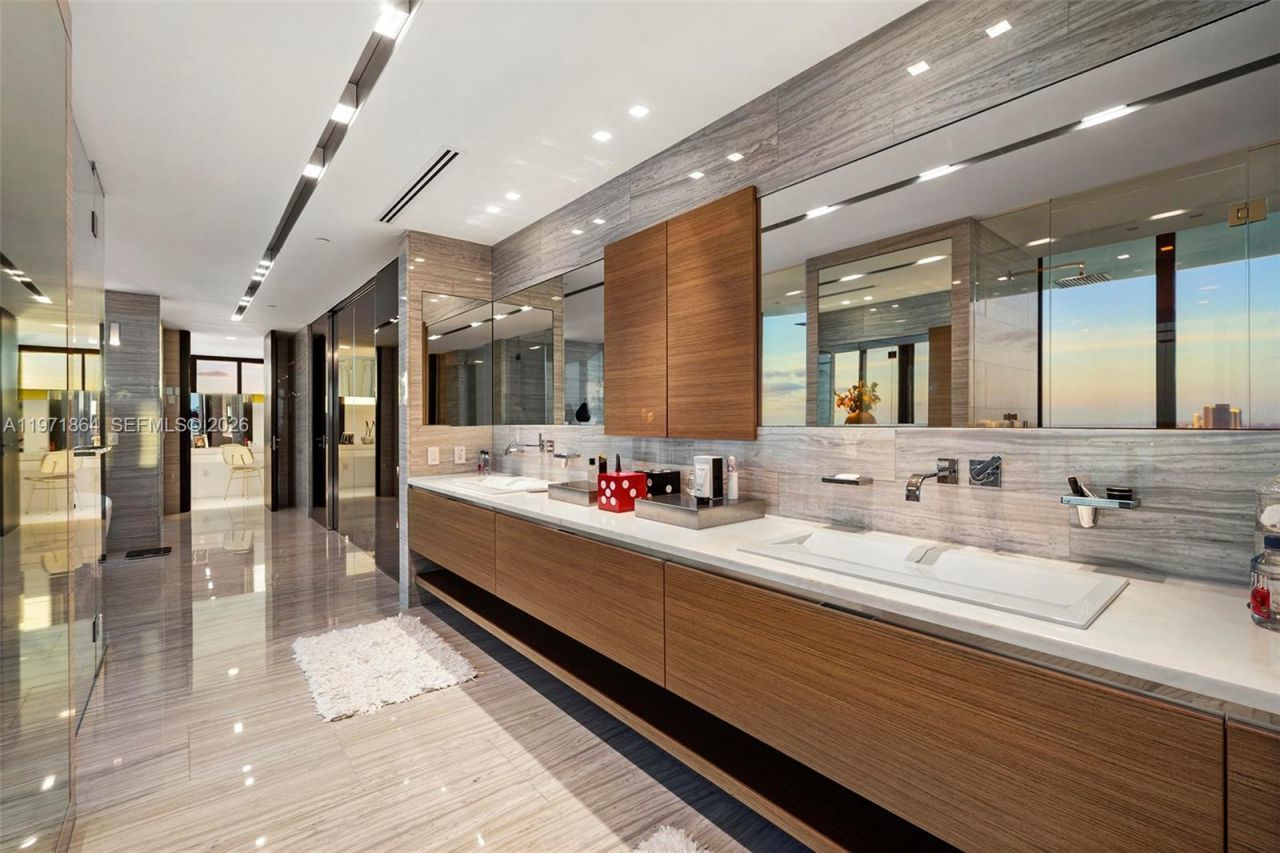 19575 Collins Ave , Unit 30, Sunny Isles Beach, FL 33160 Photo