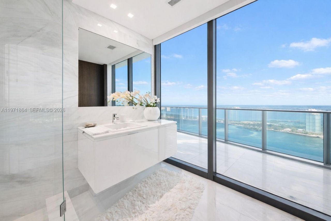 19575 Collins Ave, Unit 30, Sunny Isles Beach, FL 33160 Photo