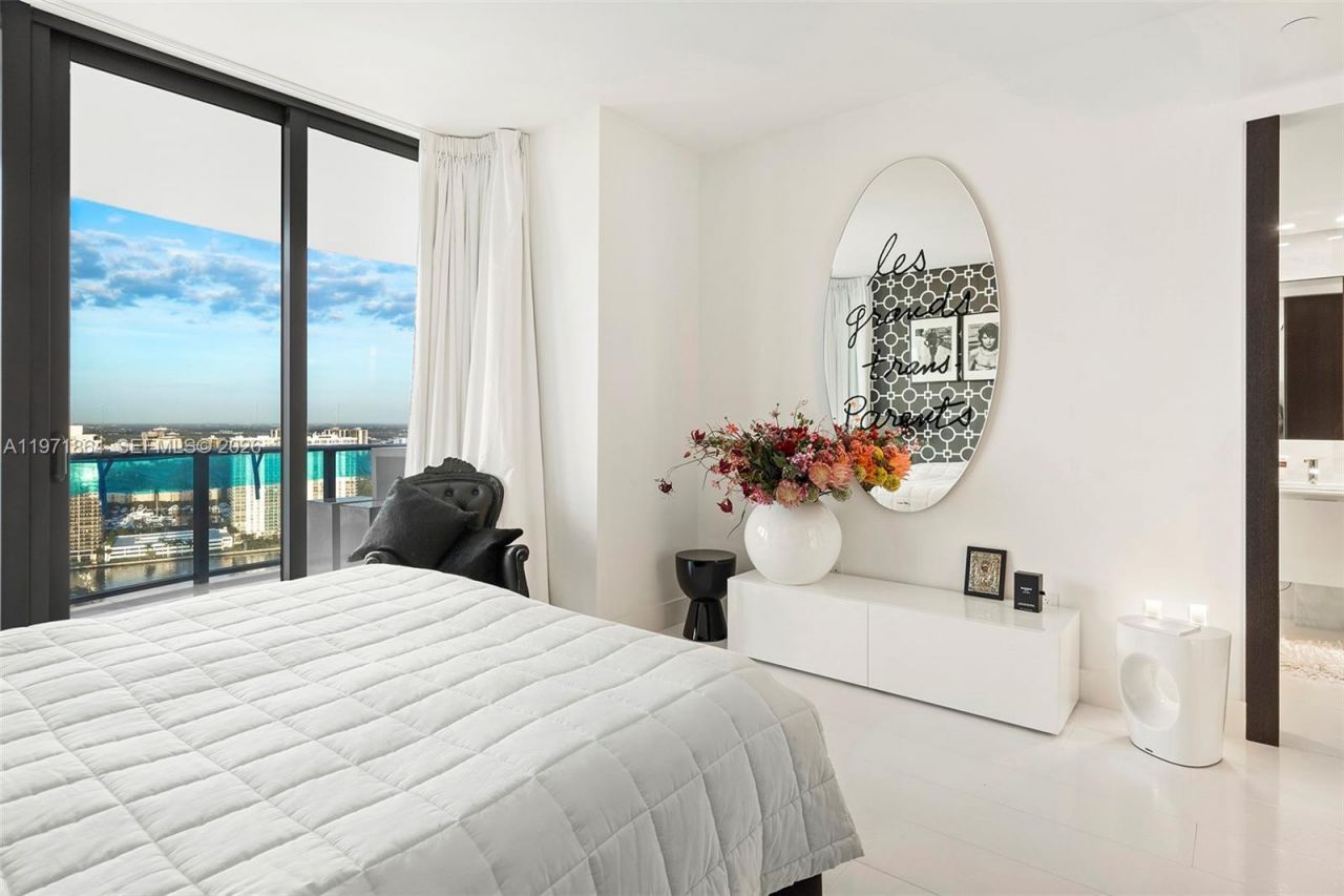19575 Collins Ave, Unit 30, Sunny Isles Beach, FL 33160 Photo