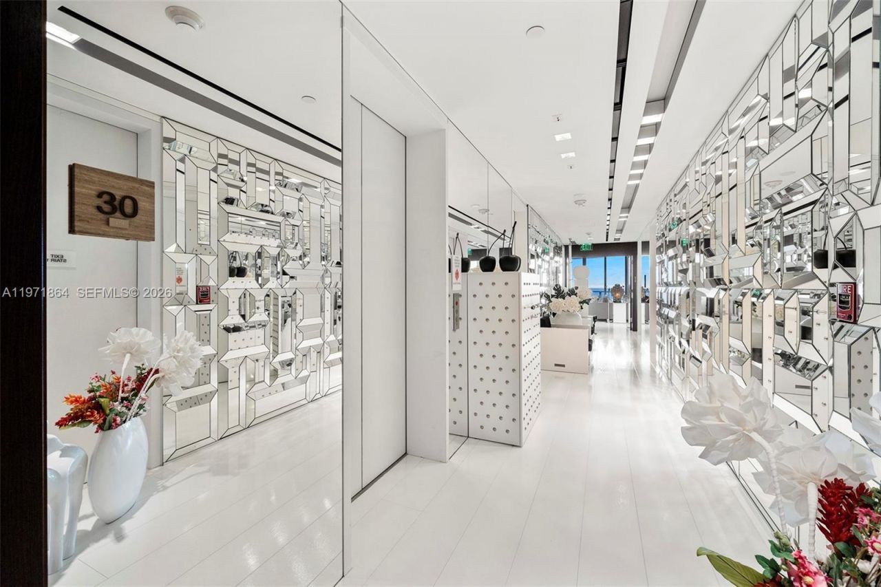 19575 Collins Ave , Unit 30, Sunny Isles Beach, FL 33160 Photo