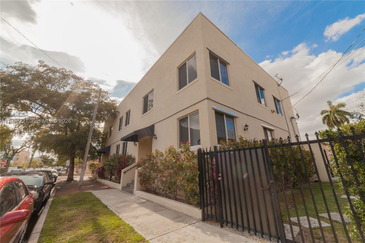 1469 SW 5th St , Unit 8, Miami, FL 33135 Photo