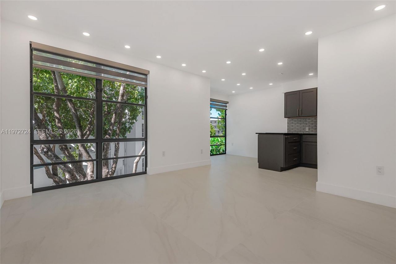 17620 Atlantic Blvd, Unit 311, Sunny Isles Beach, FL 33160 Photo