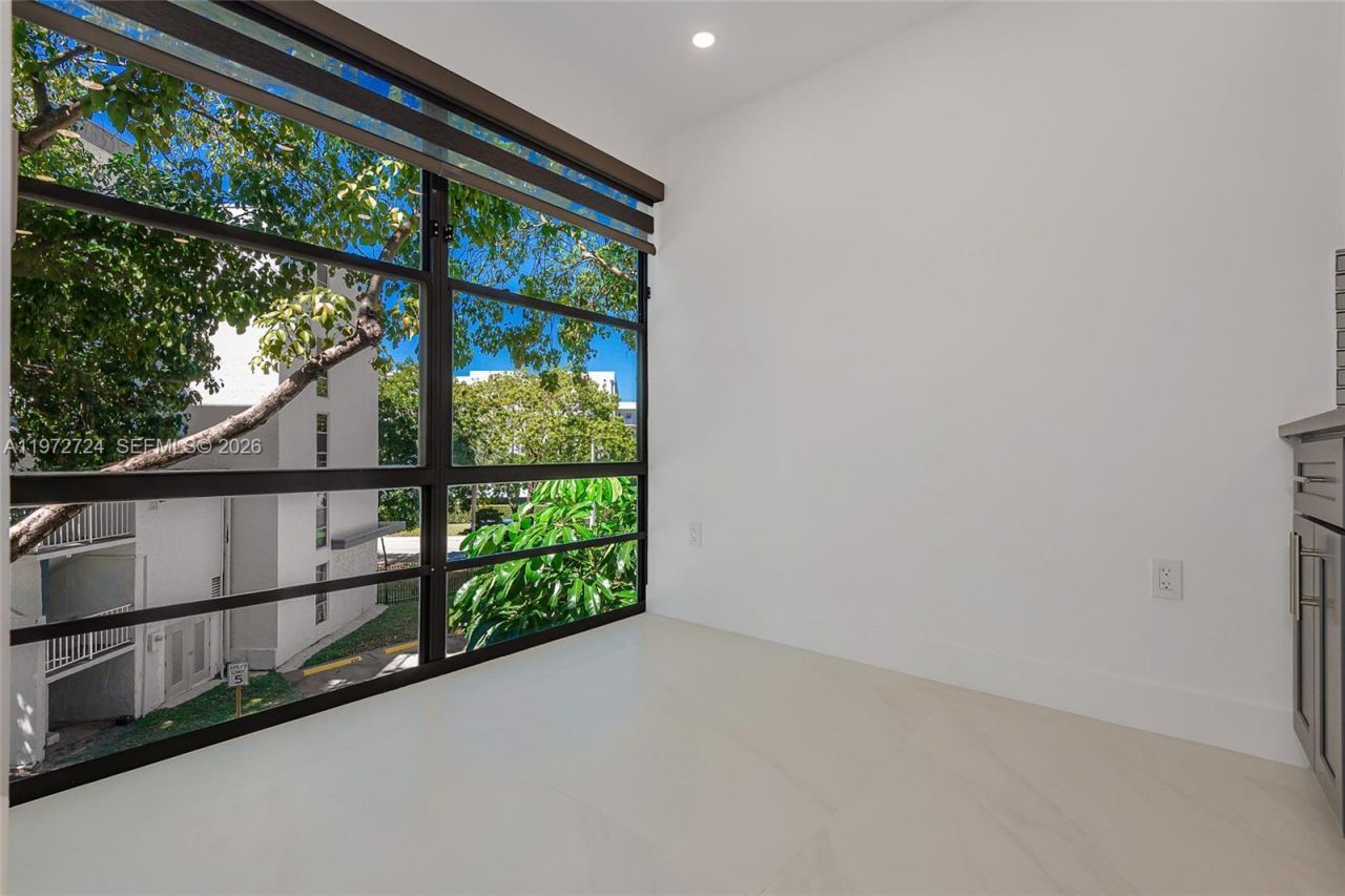 17620 Atlantic Blvd, Unit 311, Sunny Isles Beach, FL 33160 Photo