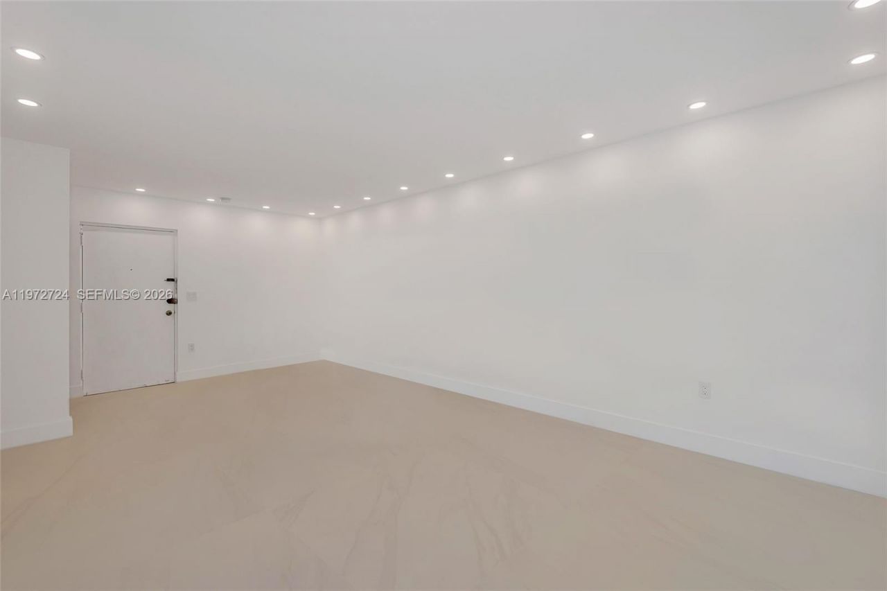 17620 Atlantic Blvd, Unit 311, Sunny Isles Beach, FL 33160 Photo