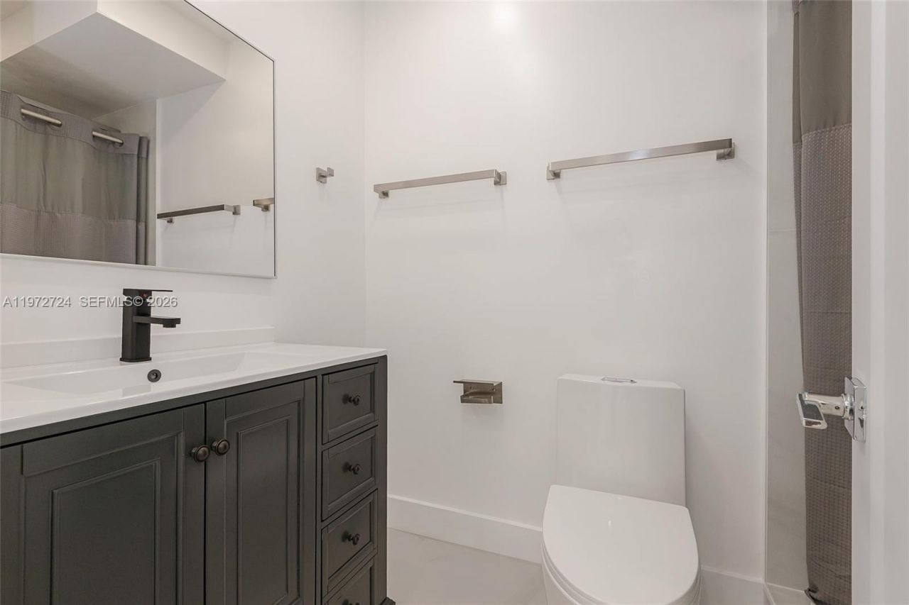 17620 Atlantic Blvd, Unit 311, Sunny Isles Beach, FL 33160 Photo