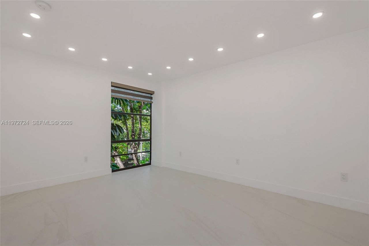 17620 Atlantic Blvd, Unit 311, Sunny Isles Beach, FL 33160 Photo