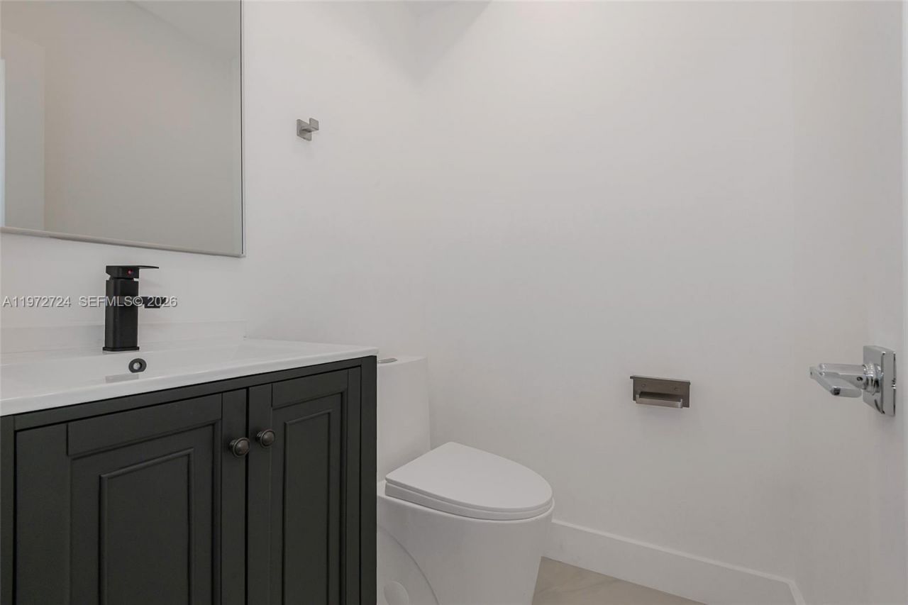 17620 Atlantic Blvd, Unit 311, Sunny Isles Beach, FL 33160 Photo