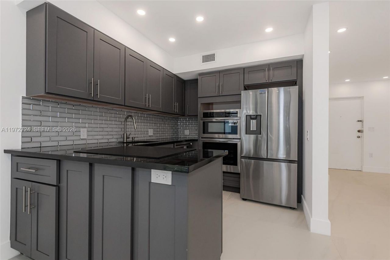 17620 Atlantic Blvd, Unit 311, Sunny Isles Beach, FL 33160 Photo