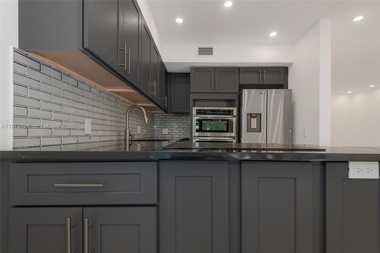 17620 Atlantic Blvd, Unit 311, Sunny Isles Beach, FL 33160 Photo