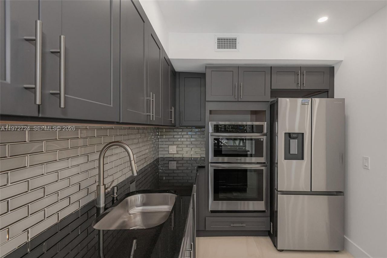 17620 Atlantic Blvd, Unit 311, Sunny Isles Beach, FL 33160 Photo