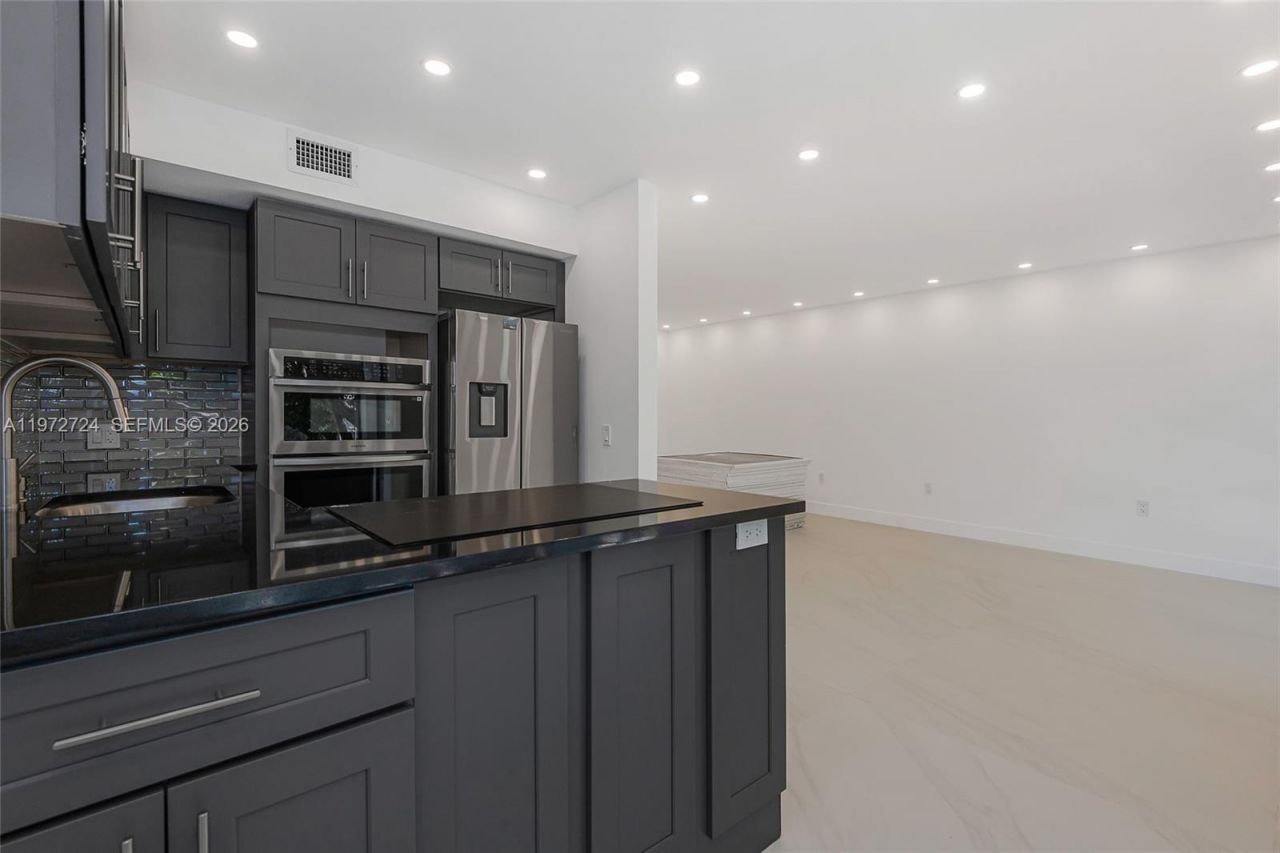 17620 Atlantic Blvd, Unit 311, Sunny Isles Beach, FL 33160 Photo