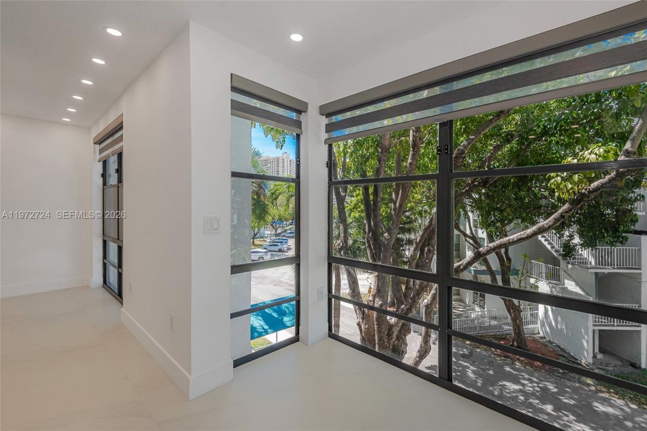 17620 Atlantic Blvd, Unit 311, Sunny Isles Beach, FL 33160 Photo