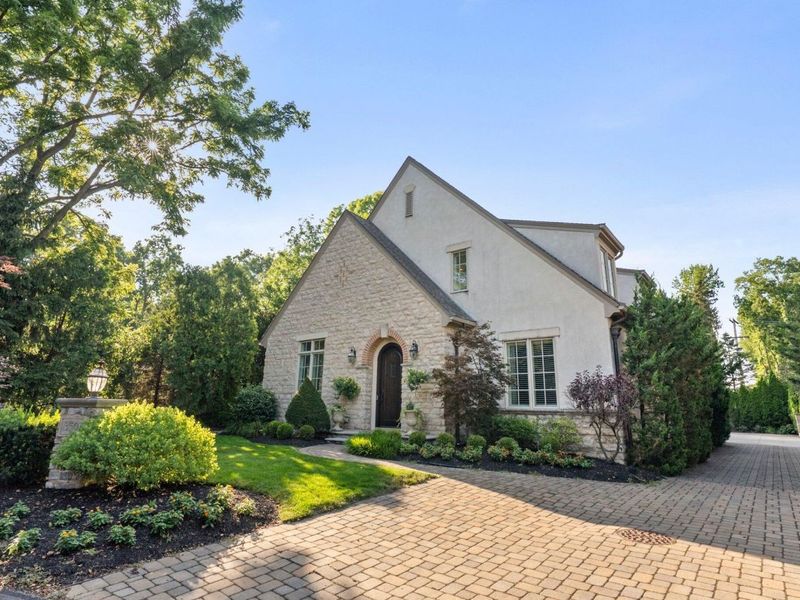 3507 River Avon Circle, Columbus, OH 43221 Photo 2