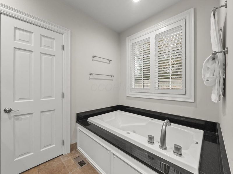 3507 River Avon Circle, Columbus, OH 43221 Photo 35